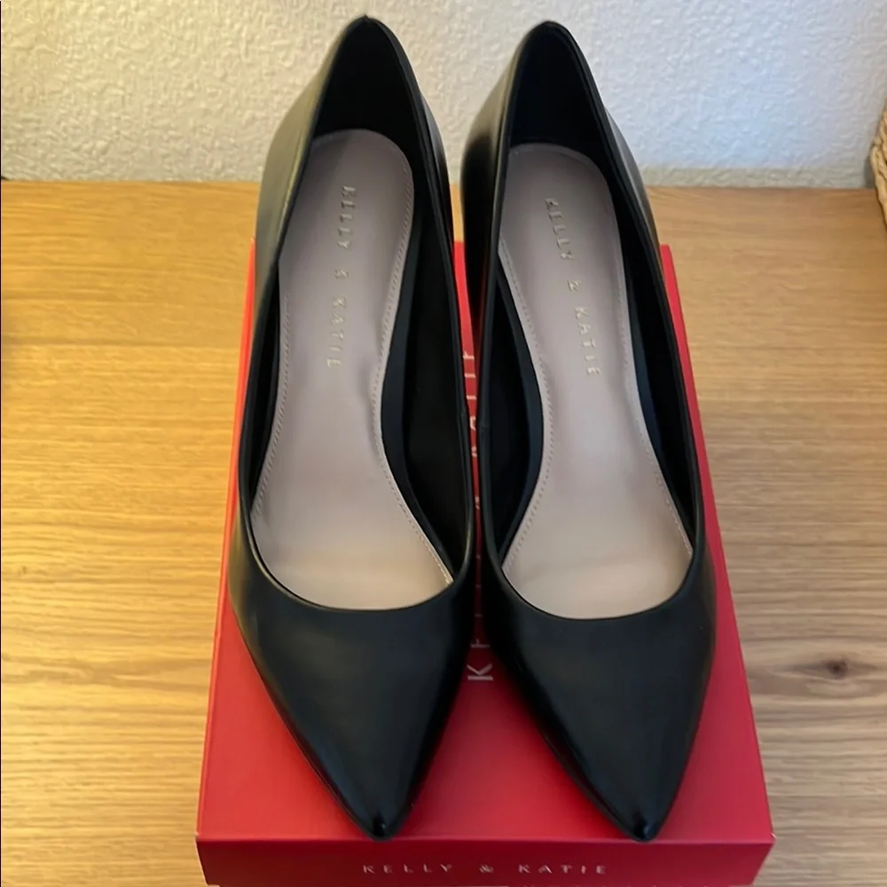 Kelly & Katie Black Women's Pumps - Picture 2 of 5